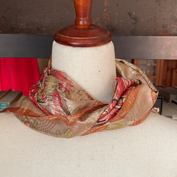 vintage Oscar de la Renta scarf - Picture 3 of 6